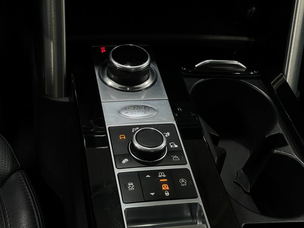 Used 2020 Land Rover Discovery HSE image 30