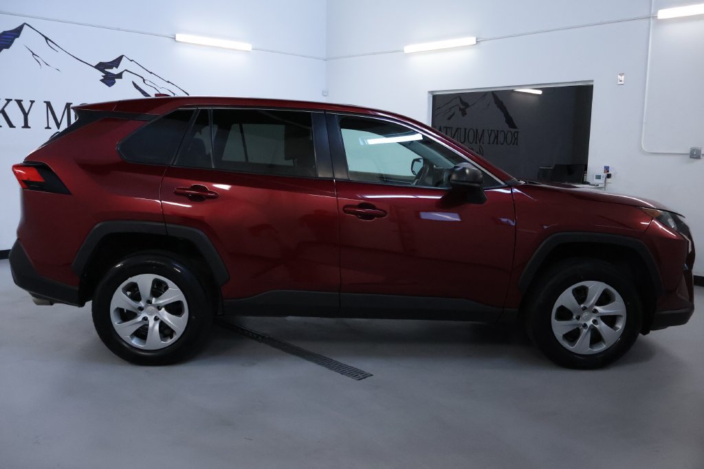 Used 2022 Toyota RAV4 LE AWD/4WD image 8