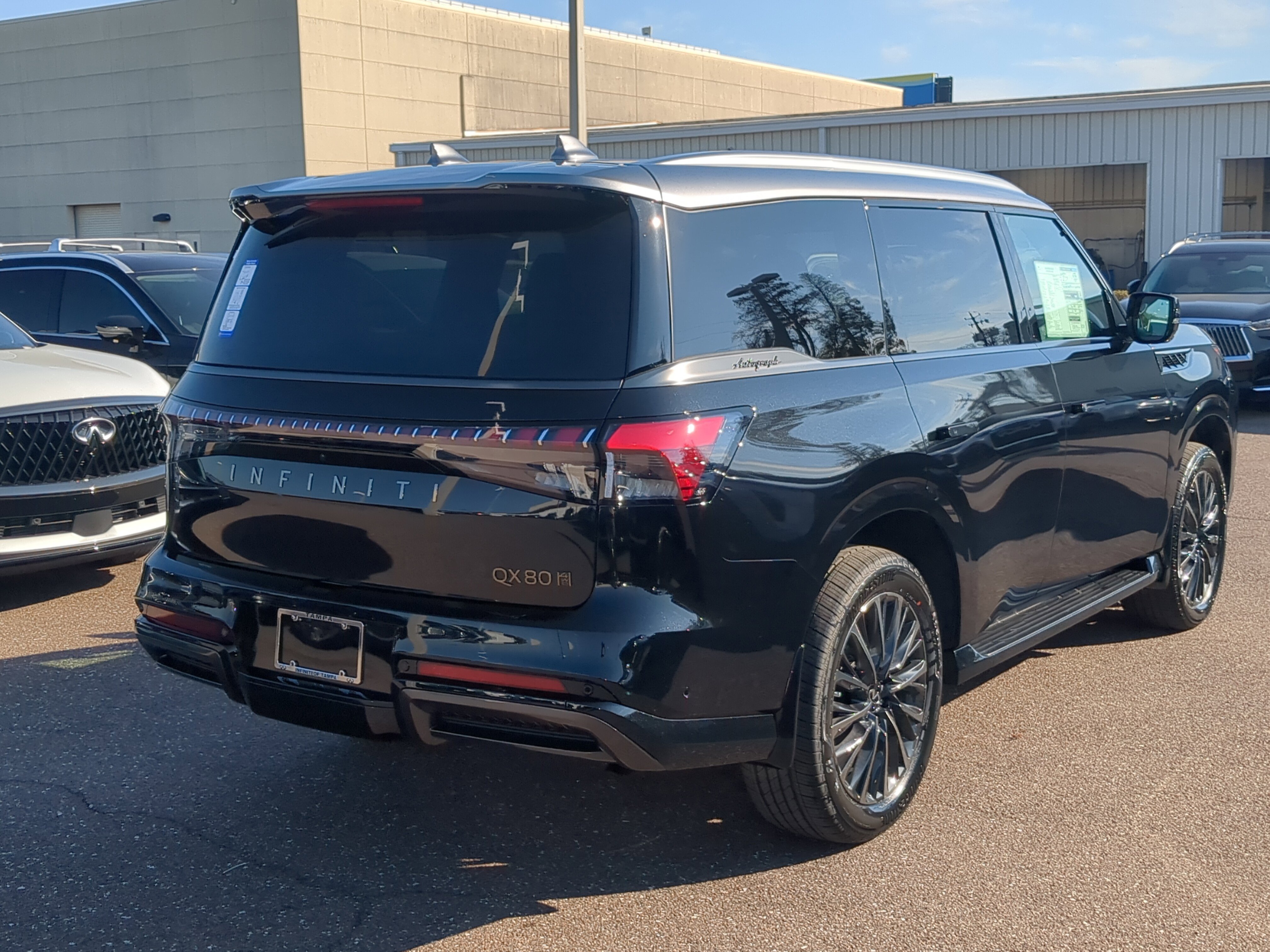 New 2026 INFINITI QX80 Autograph w/ Premium Cargo Package image 3