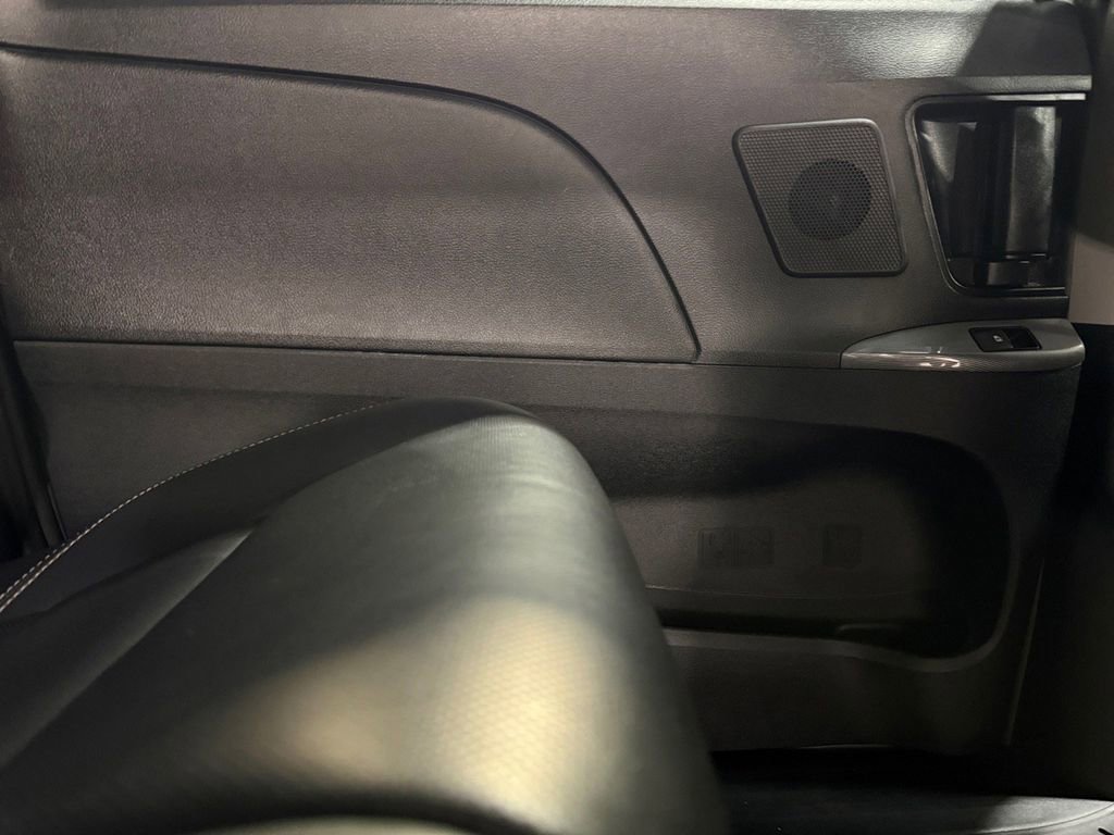 Used 2019 Toyota Sienna SE AWD/4WD image 20