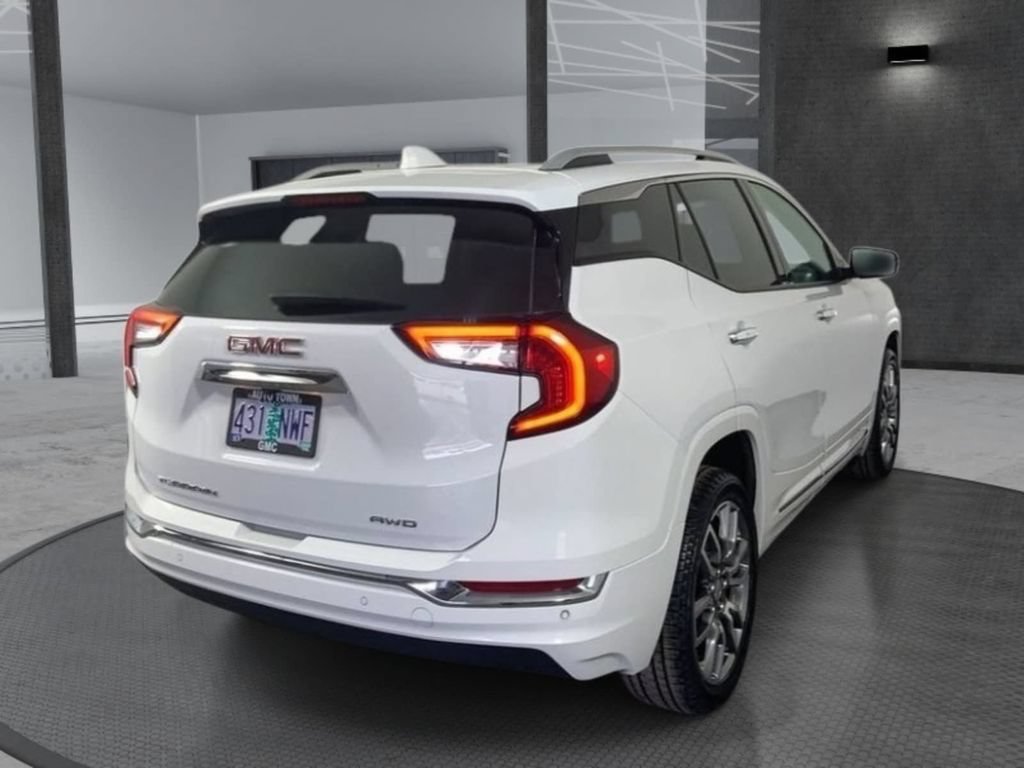 Used 2022 GMC Terrain Denali AWD/4WD image 4