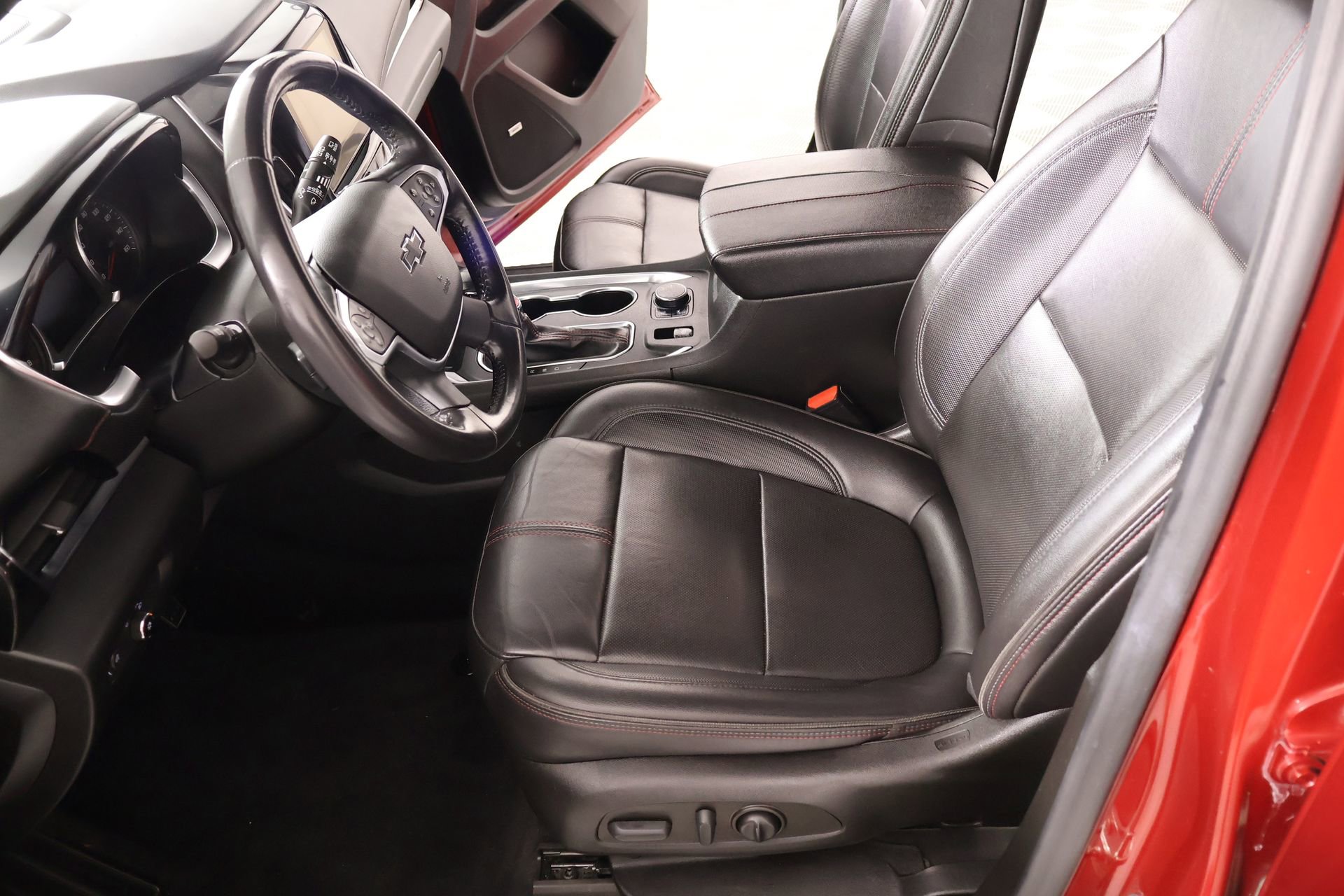 Used 2022 Chevrolet Traverse RS w/ LPO, Floor Liner Package image 11