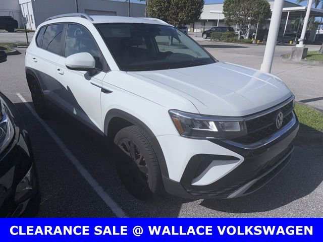 Certified 2024 Volkswagen Taos SE w/ Black Wheel Package FWD image 2
