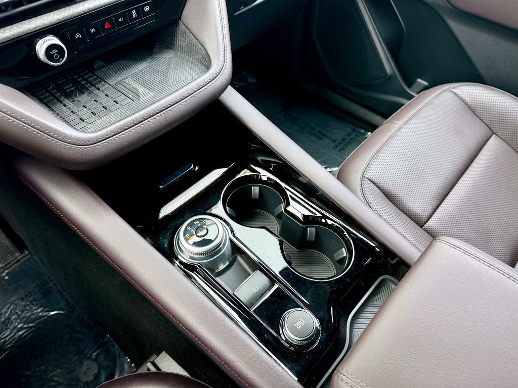 Certified 2025 Ford Explorer Platinum w/ LUX Leather Package image 25