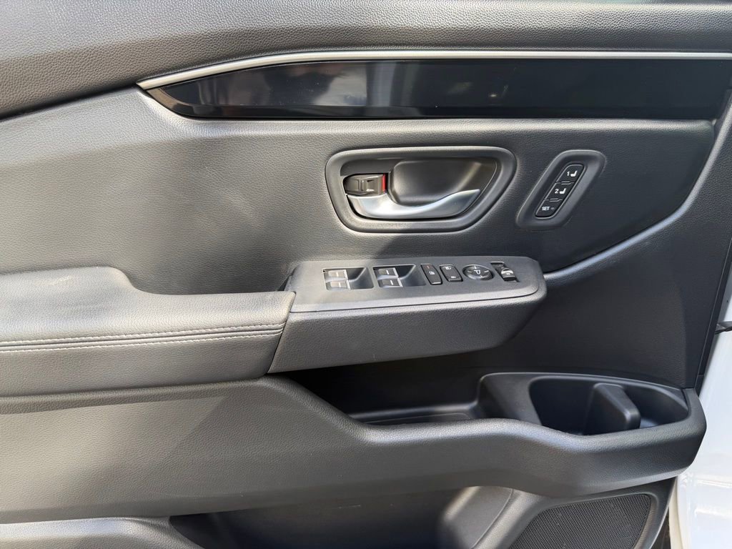 Certified 2025 Honda Pilot Touring image 17