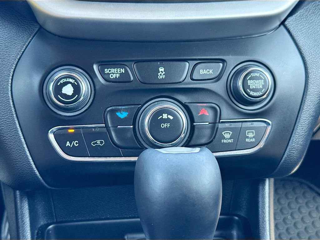 Used 2016 Jeep Cherokee Trailhawk AWD/4WD image 17
