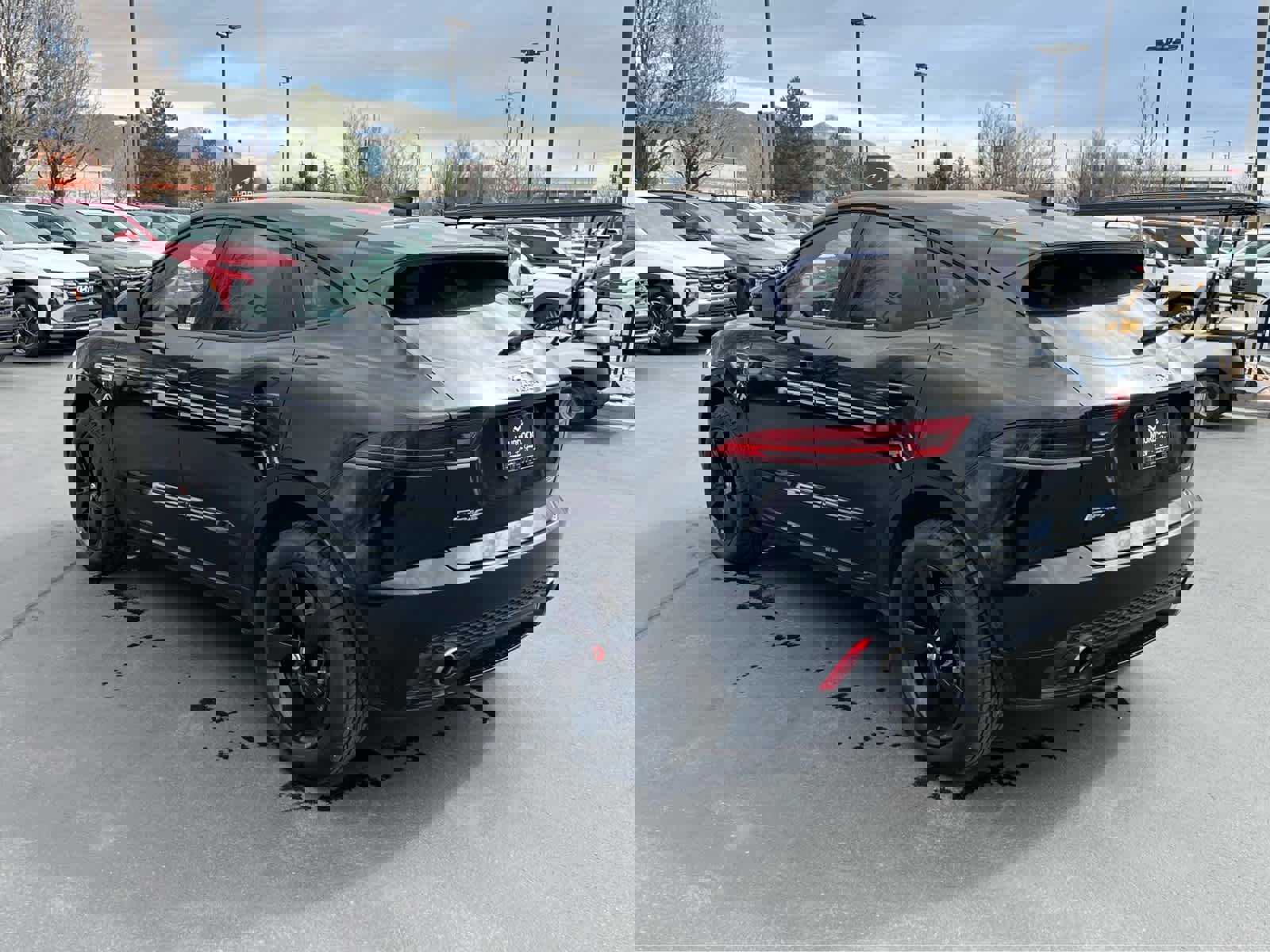 Used 2019 Jaguar E-PACE R-Dynamic SE image 11