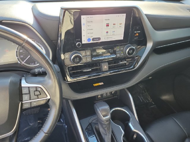 Used 2023 Toyota Highlander XLE FWD image 25