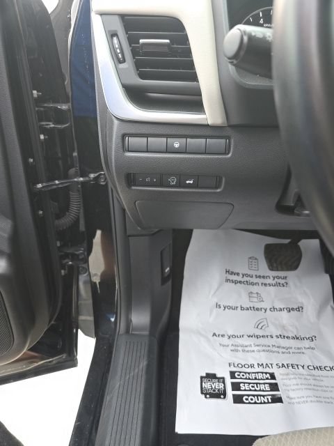 Used 2025 Nissan Rogue SV AWD/4WD image 12