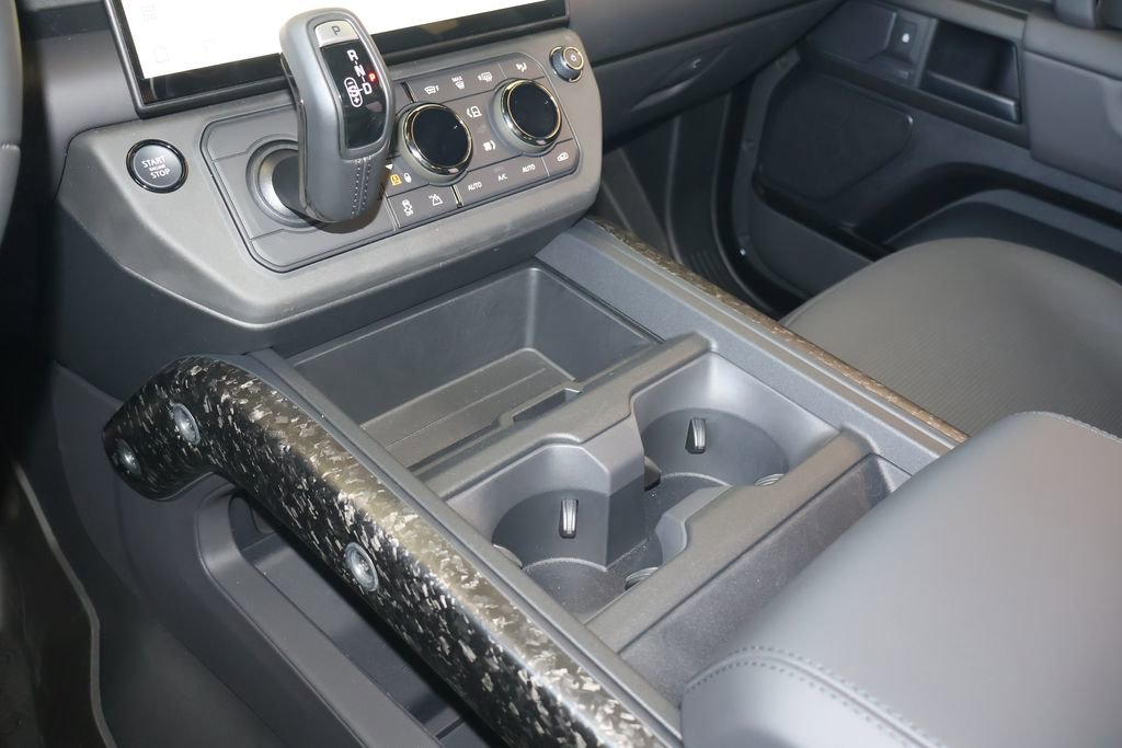 New 2026 Land Rover Defender 110 OCTA AWD/4WD image 22