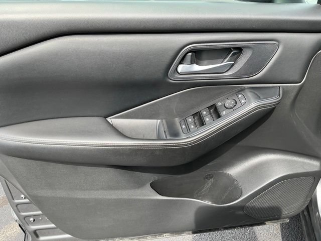 Used 2024 Nissan Rogue SV AWD/4WD image 14