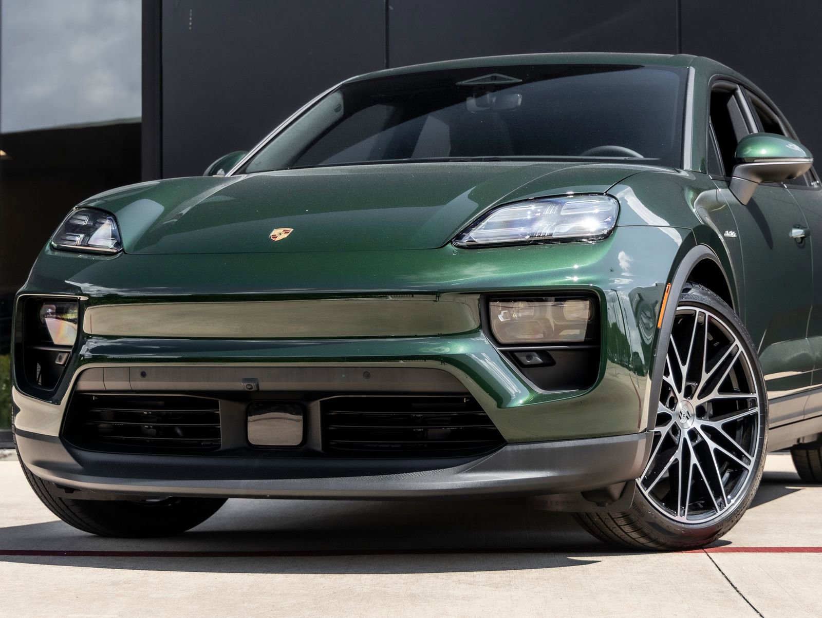 Certified 2025 Porsche Macan 4 Electric image 7