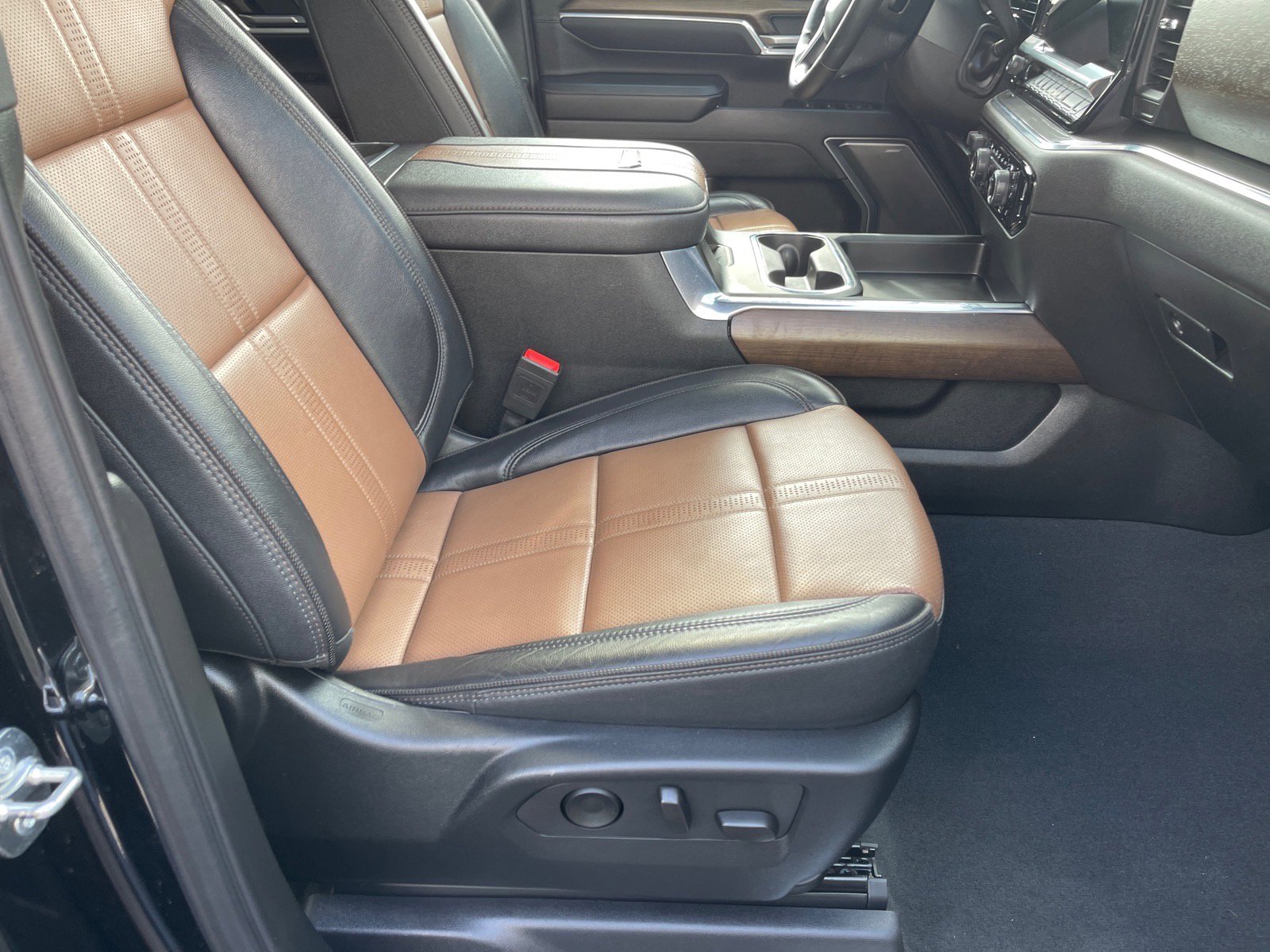 Used 2025 Chevrolet Silverado 2500 High Country w/ High Country Premium Package image 18