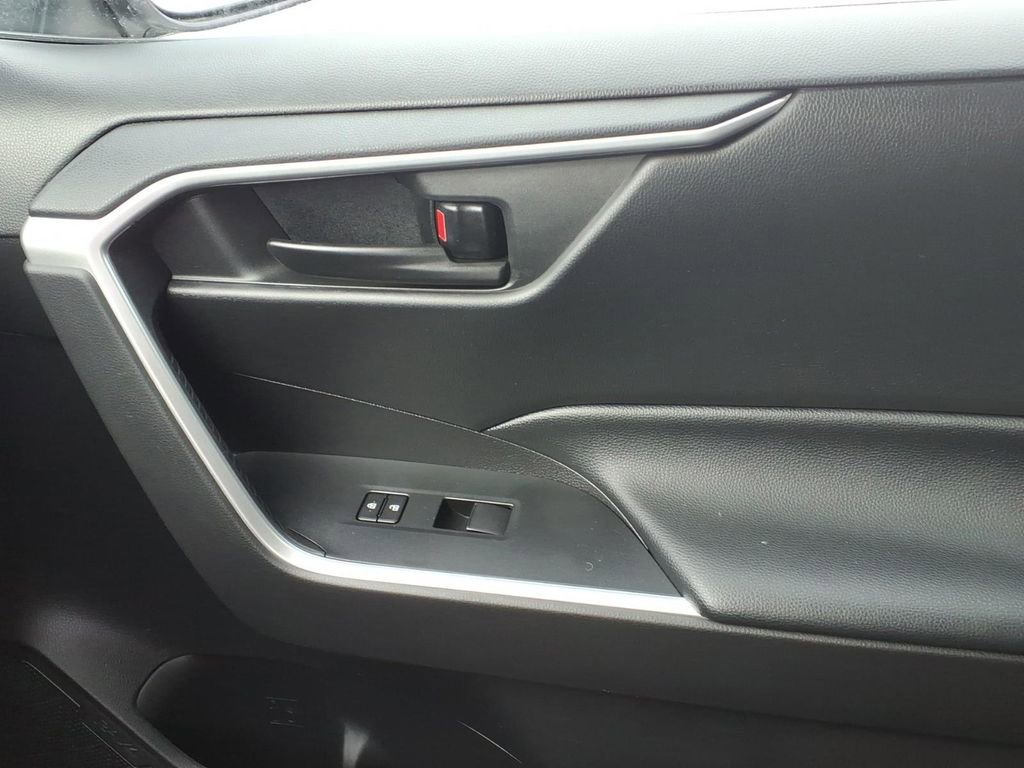 Certified 2022 Toyota RAV4 LE image 21