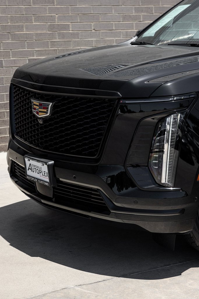 Used 2025 Cadillac Escalade ESV Sport w/ Touring Package image 4