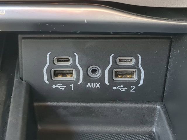 Used 2024 Chrysler Pacifica Limited image 29