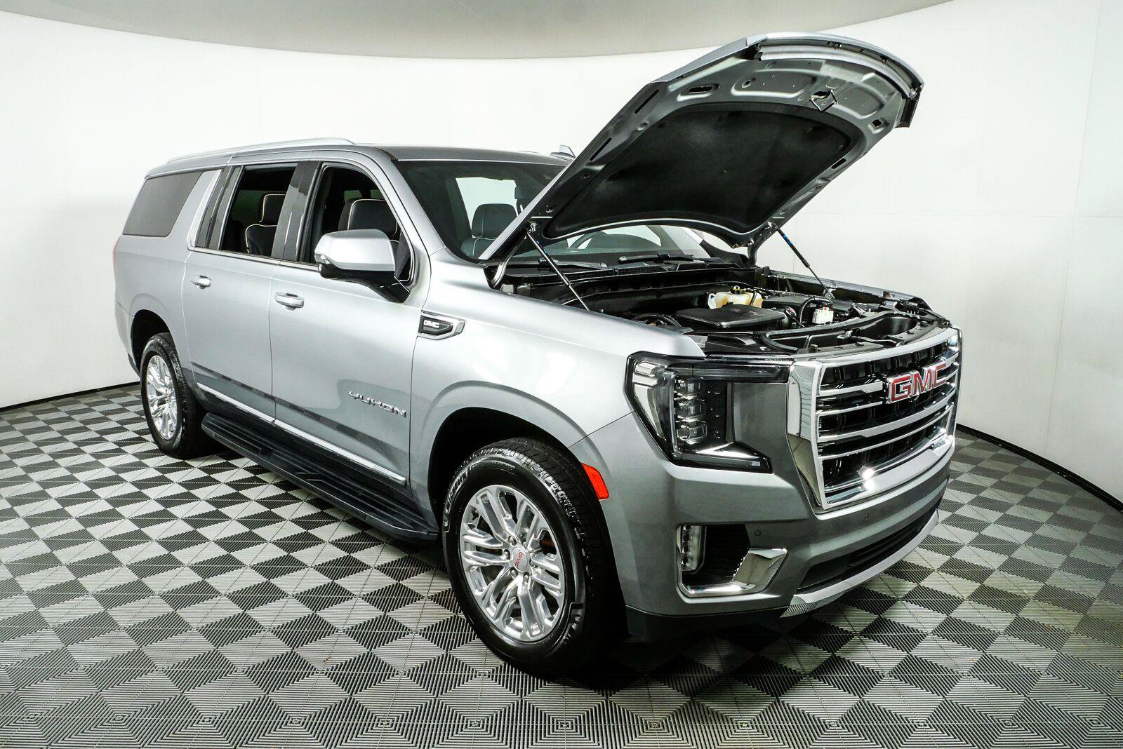 Used 2023 GMC Yukon XL SLT w/ SLT Luxury Package RWD image 19
