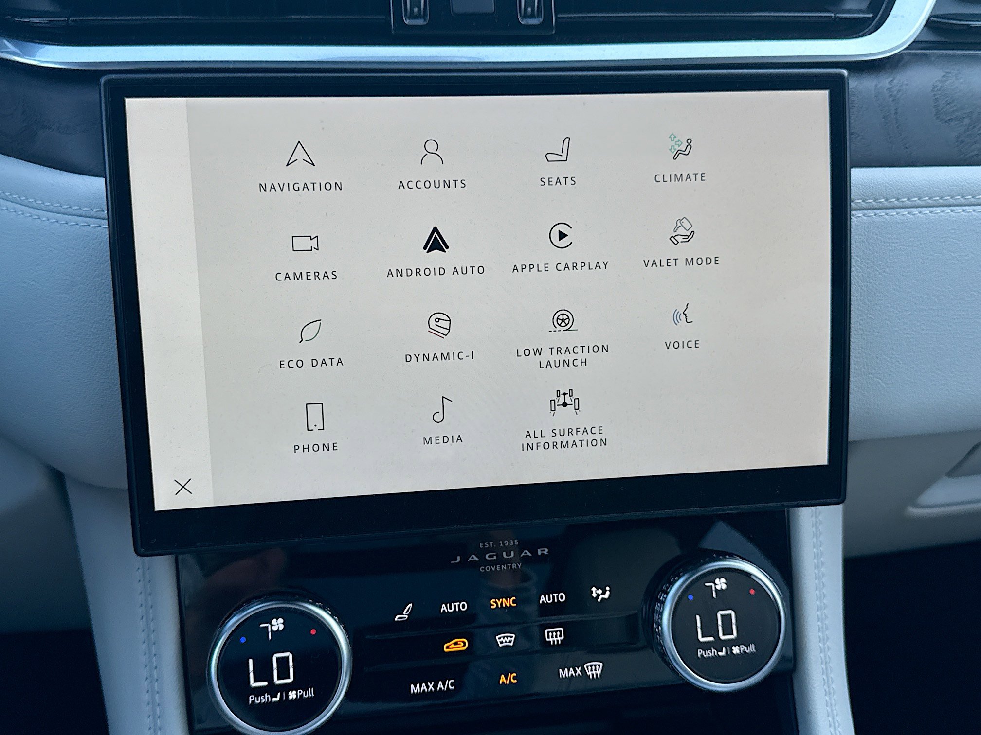 Used 2023 Jaguar F-PACE R-Dynamic S image 30