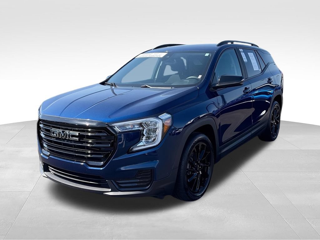 Used 2023 GMC Terrain SLE w/ Driver Convenience Package FWD image 4