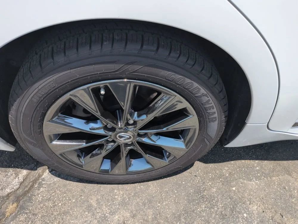 Used 2015 Lexus ES 300h image 46