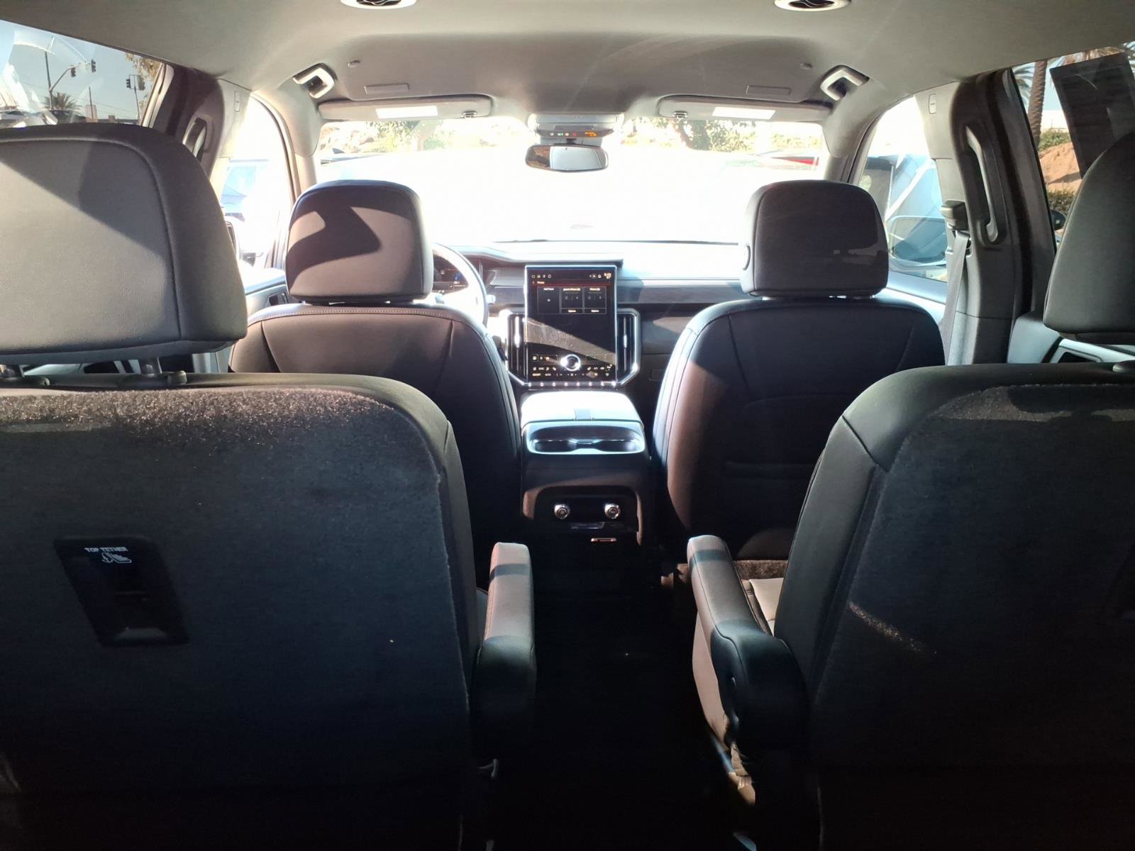 Used 2024 GMC Acadia AT4 image 8