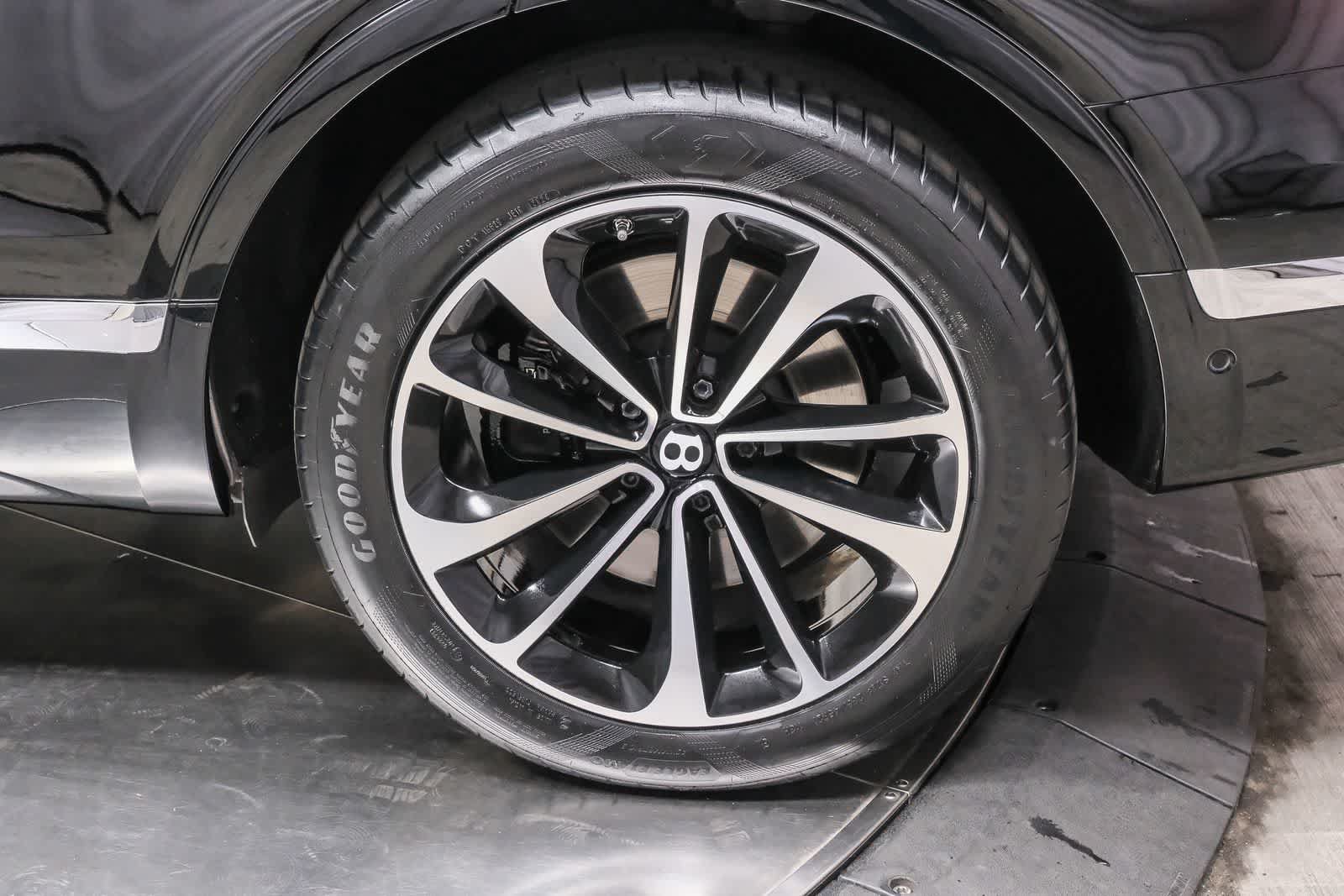 Used 2018 Bentley Bentayga AWD/4WD image 9