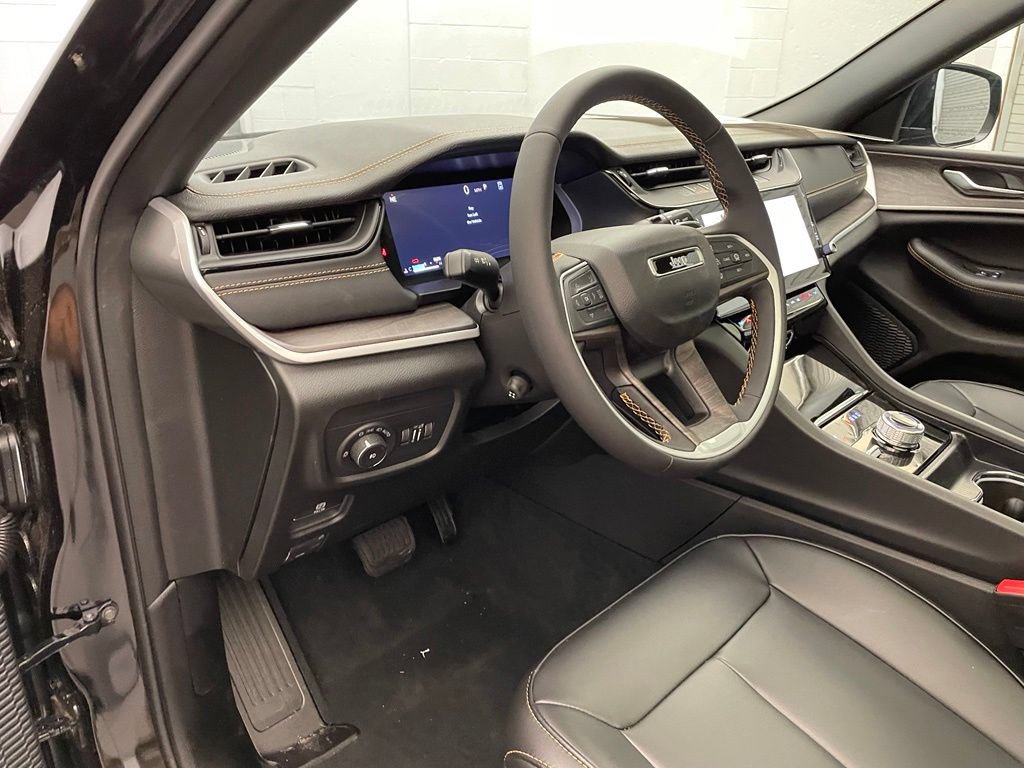 New 2026 Jeep Grand Cherokee Limited AWD/4WD image 16