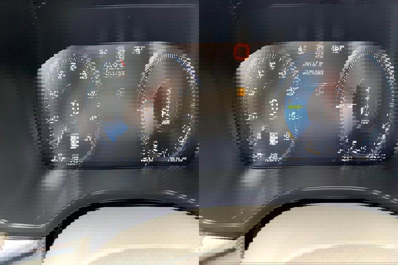 Used 2018 Volvo XC60 T8 Inscription w/ Advanced Package image 5