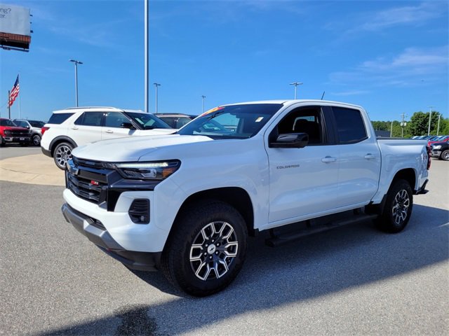 Used 2024 Chevrolet Colorado Z71 w/ Z71 Convenience Package 2 image 3