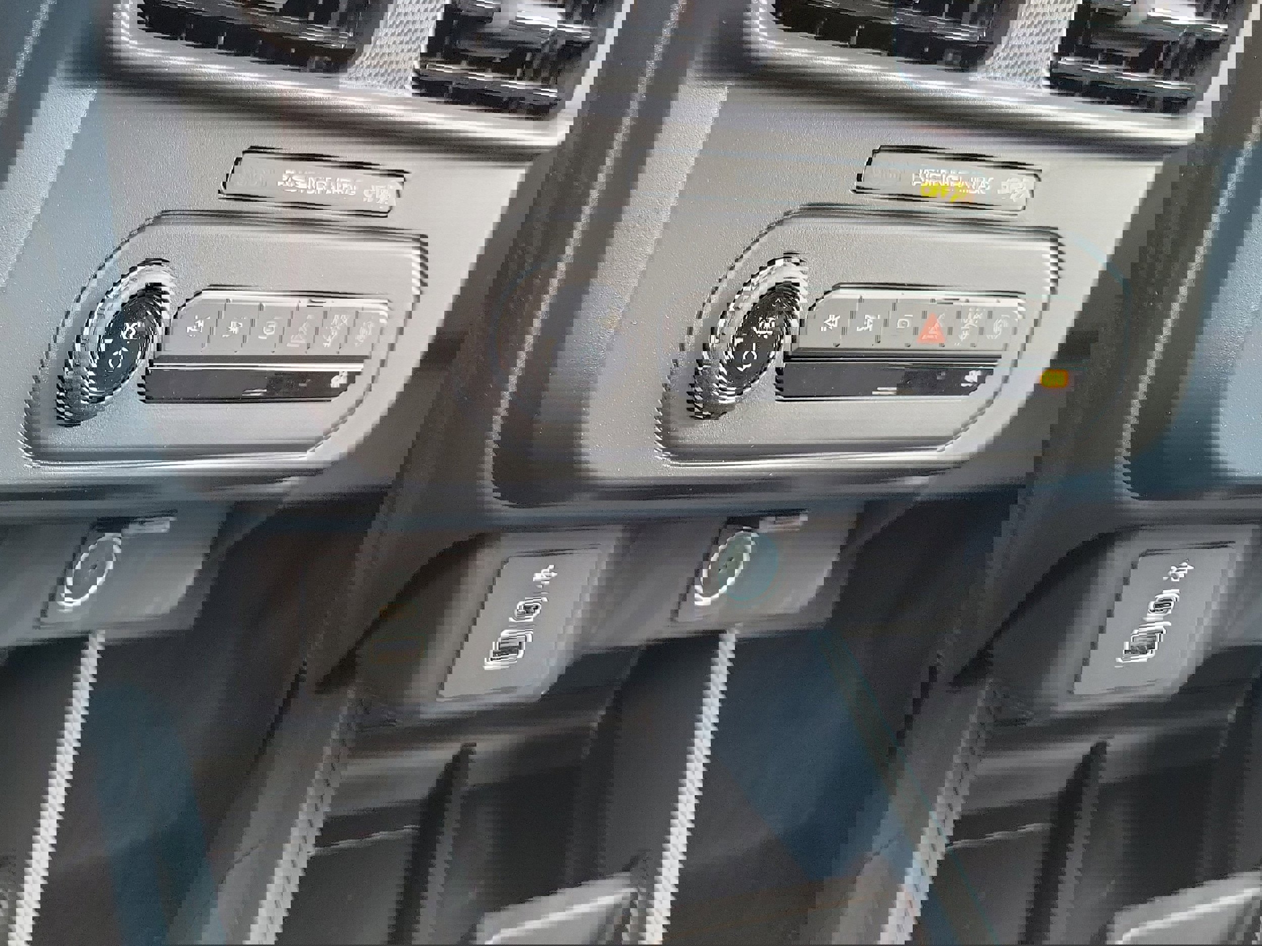 New 2025 Ford Maverick XL image 24