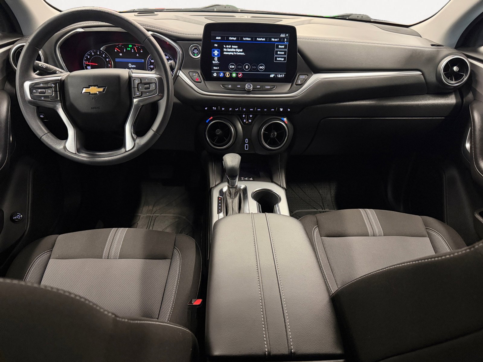 Used 2024 Chevrolet Blazer LT w/ Convenience Package FWD image 3