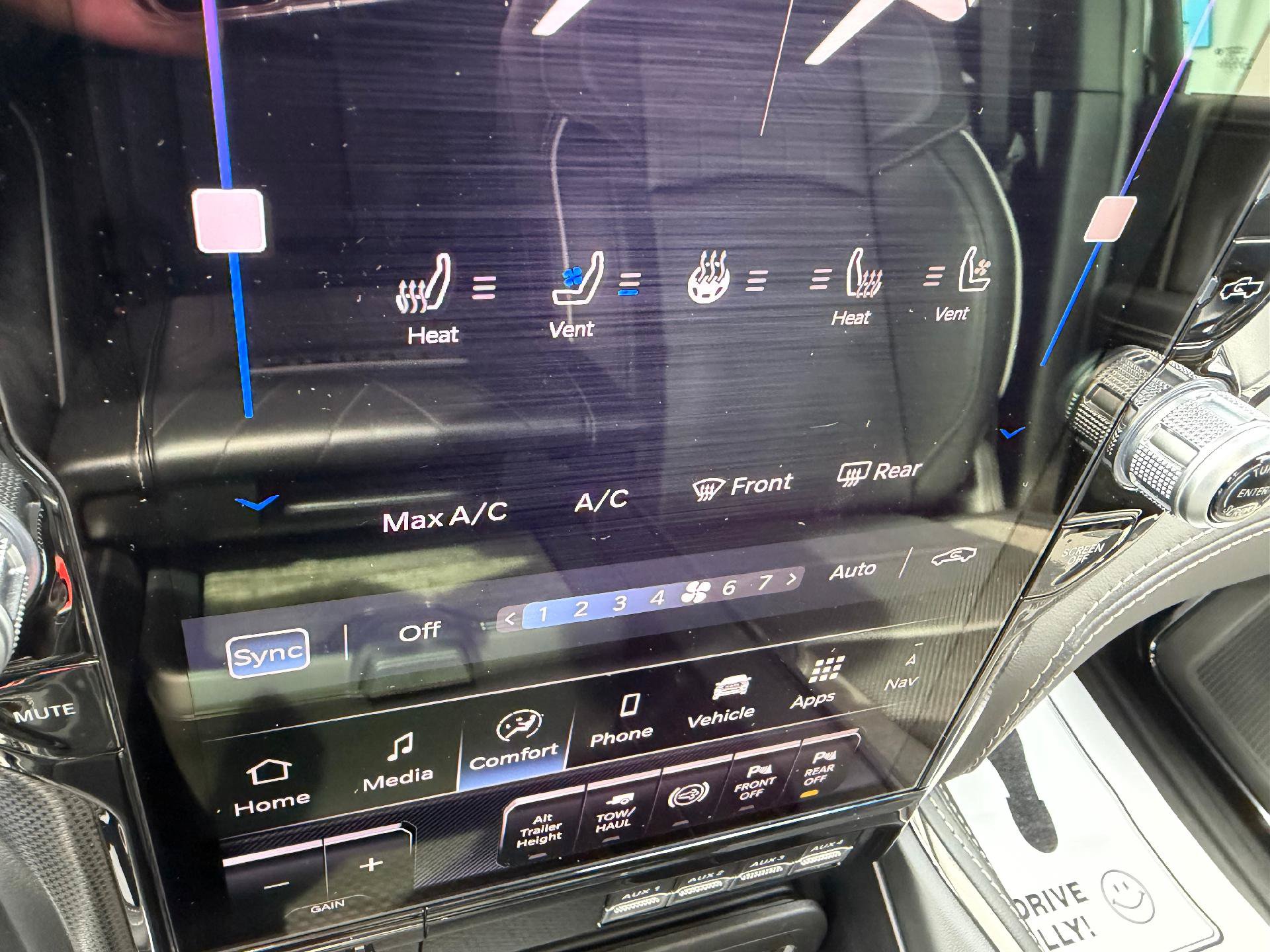Used 2025 RAM 2500 Limited w/ Cold Weather Group AWD/4WD image 17