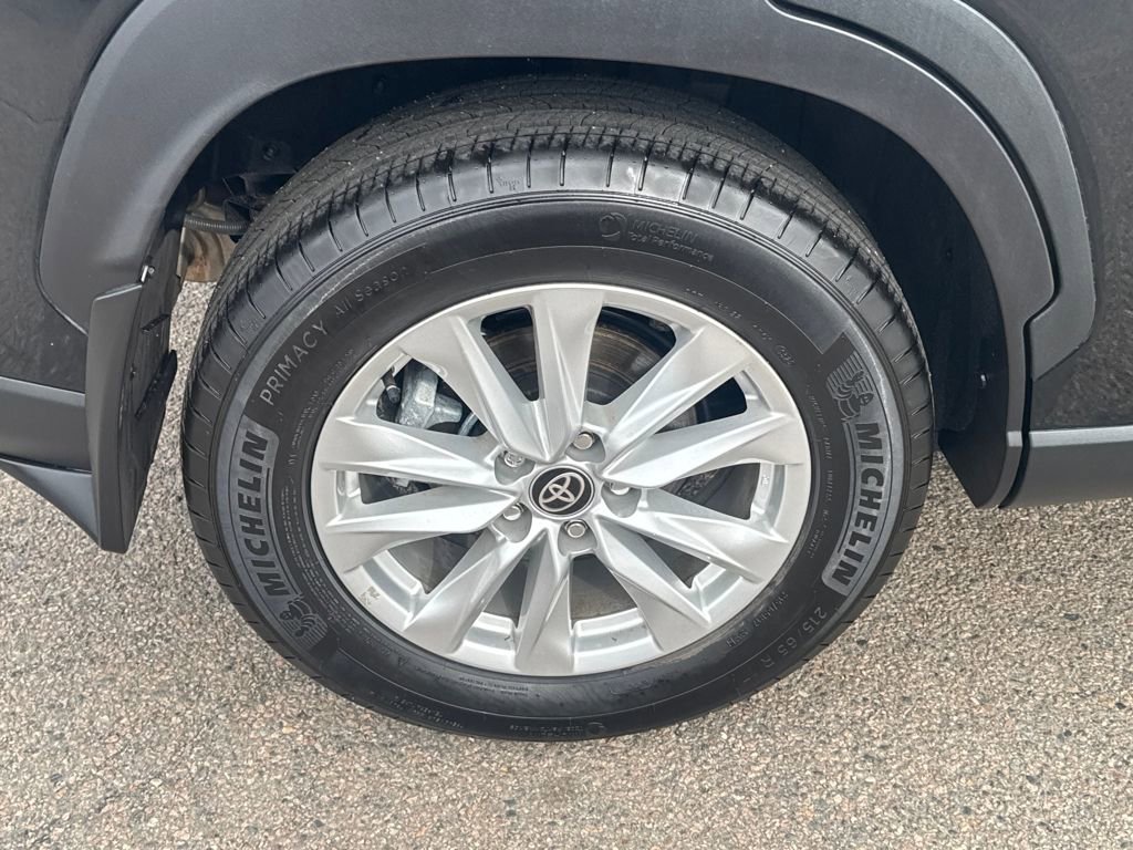 Used 2025 Toyota Corolla Cross LE w/ Moonroof Package image 39