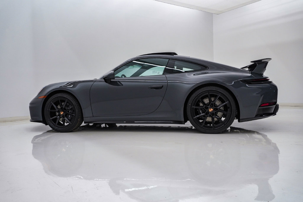 New 2027 Porsche 911 Carrera RWD image 2