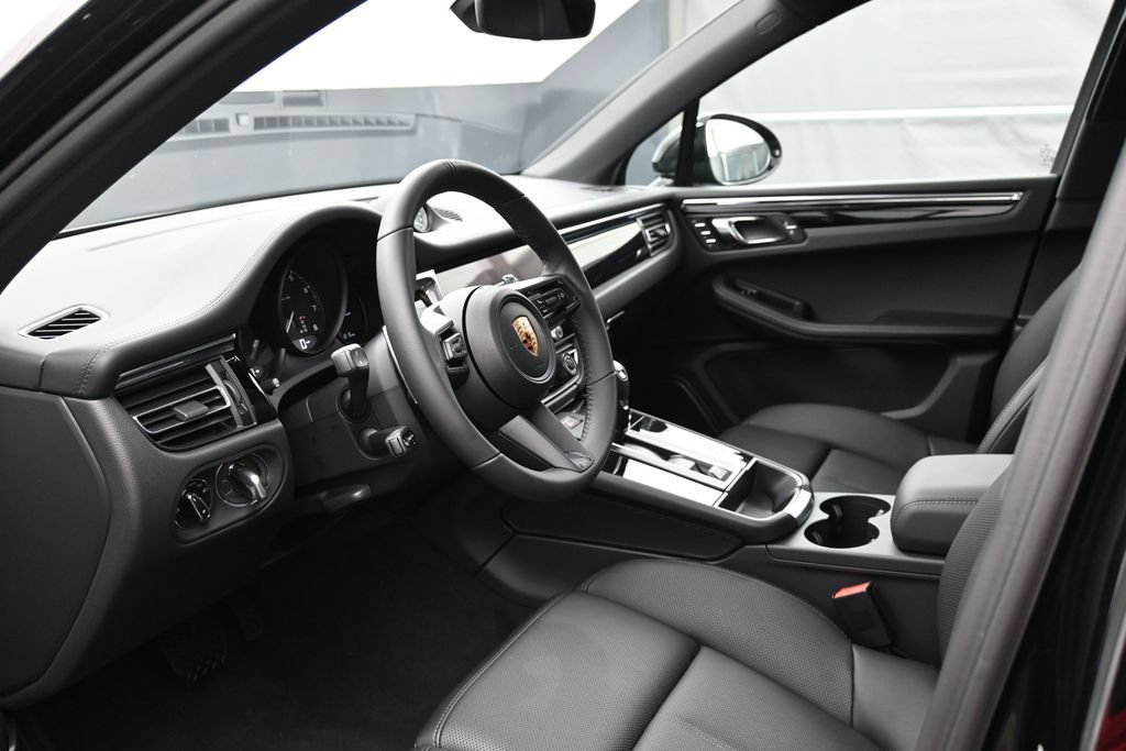 New 2026 Porsche Macan AWD/4WD image 4