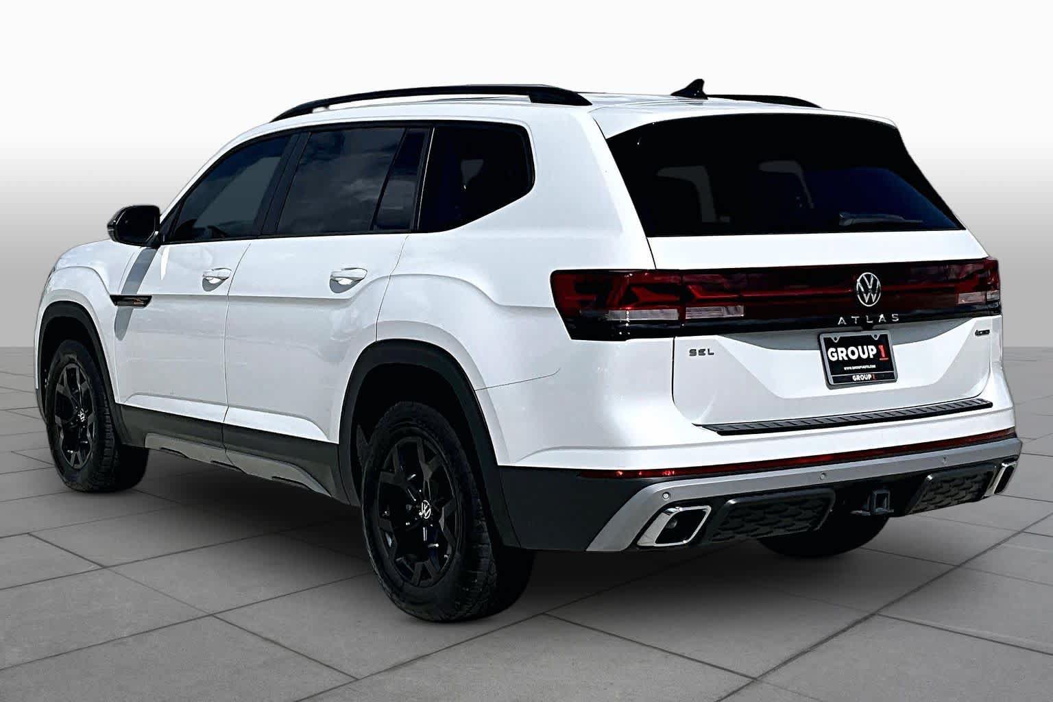Used 2024 Volkswagen Atlas Peak Edition SEL AWD/4WD image 11