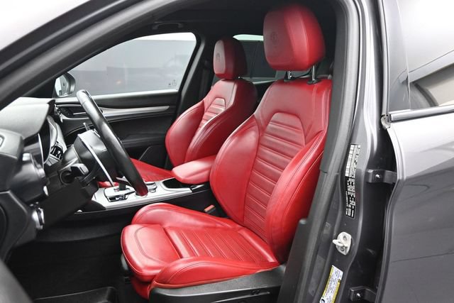 Used 2023 Alfa Romeo Stelvio Veloce AWD/4WD image 5