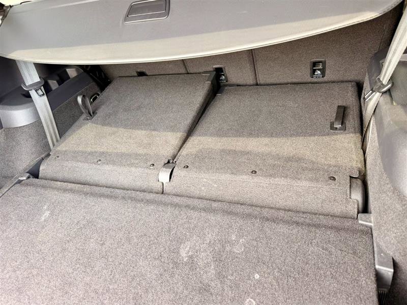 Used 2021 Volkswagen Tiguan SE w/ Panoramic Sunroof Package FWD image 9