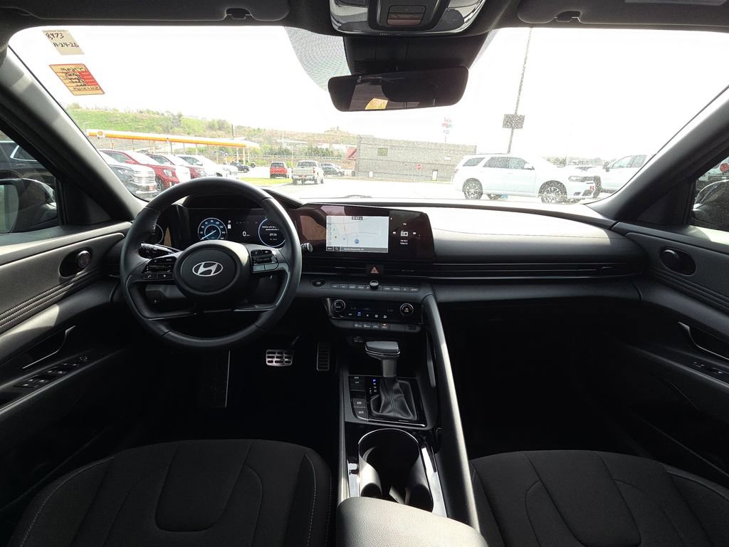 Used 2025 Hyundai Elantra SEL w/ Cargo Package image 29