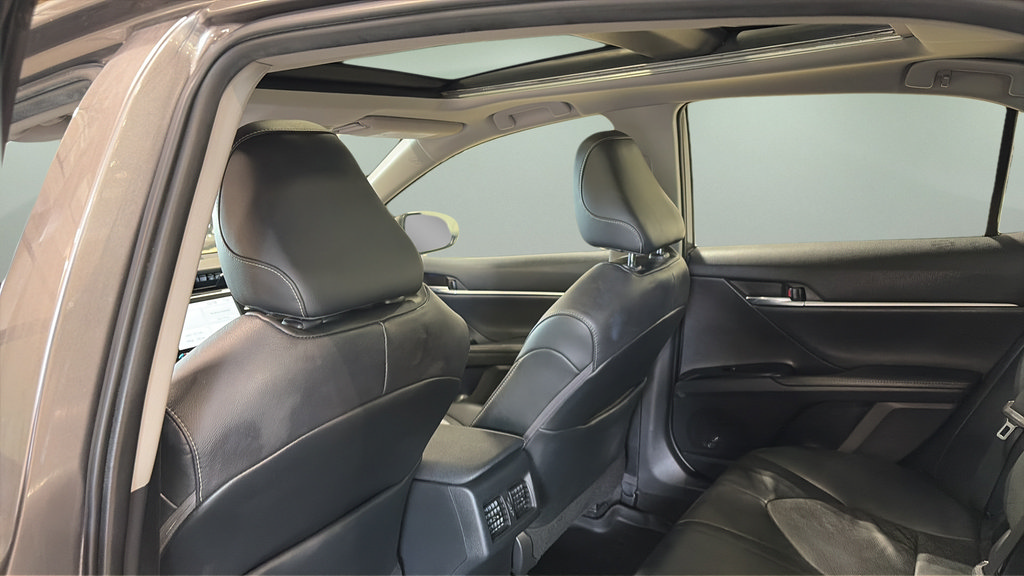 Used 2020 Toyota Camry XSE FWD image 21