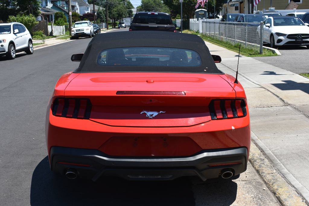 Used 2024 Ford Mustang Convertible RWD image 13