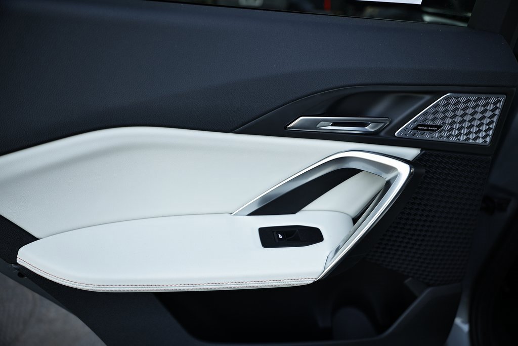 Certified 2025 BMW X2 xDrive28i w/ Technology Package image 25