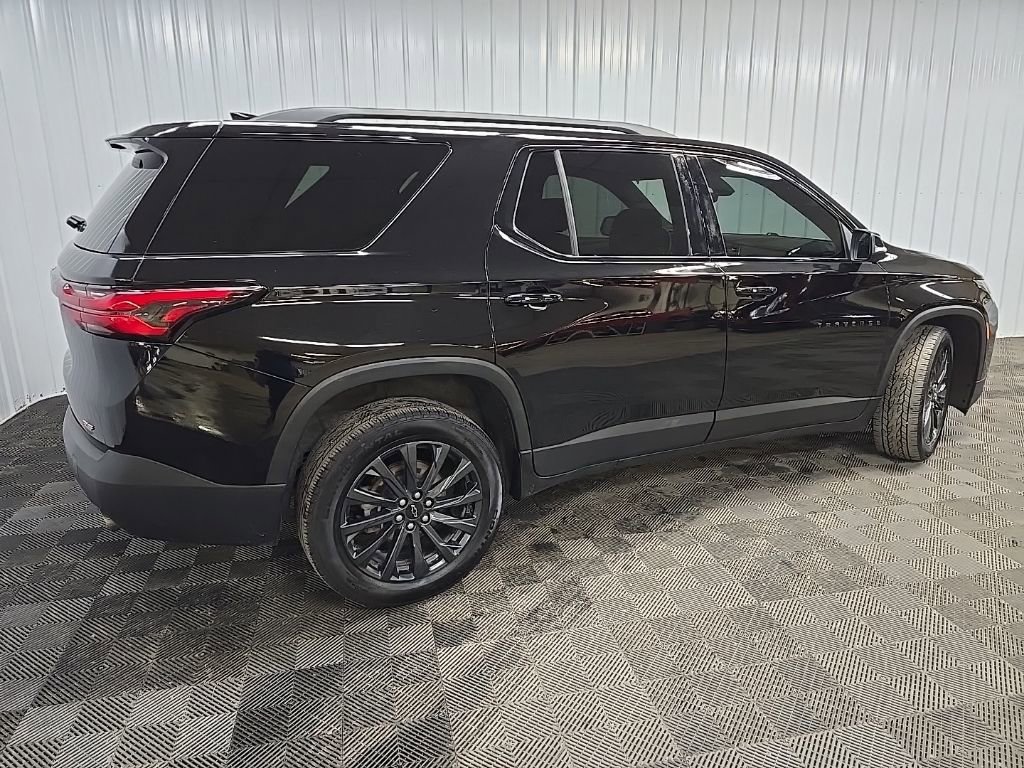 Used 2023 Chevrolet Traverse RS image 3