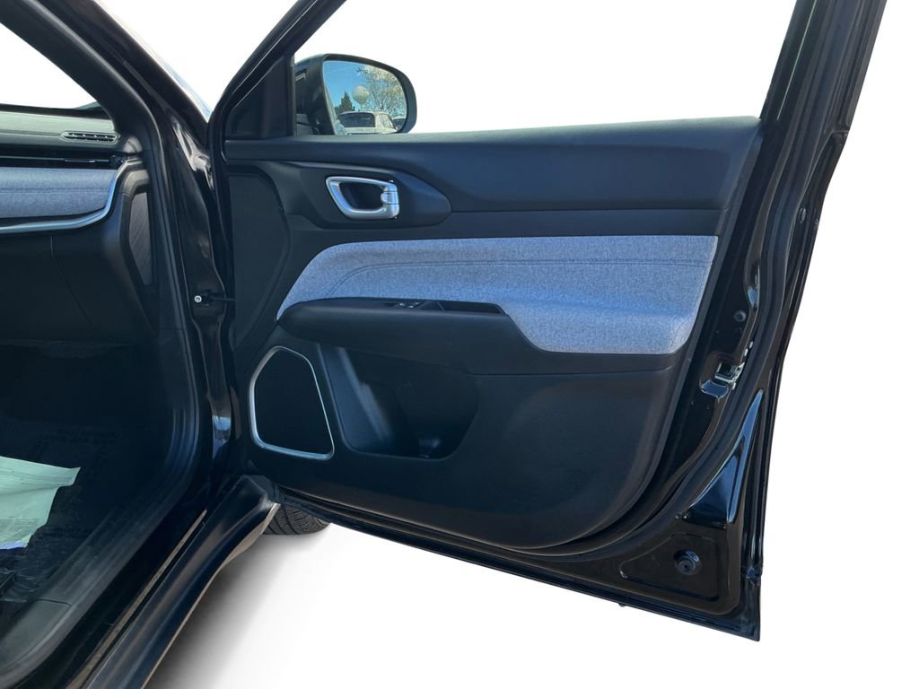 Used 2024 Jeep Compass Latitude image 16