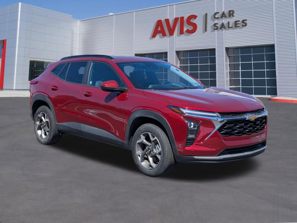 Used 2025 Chevrolet Trax LT w/ LT Convenience Package FWD image 3