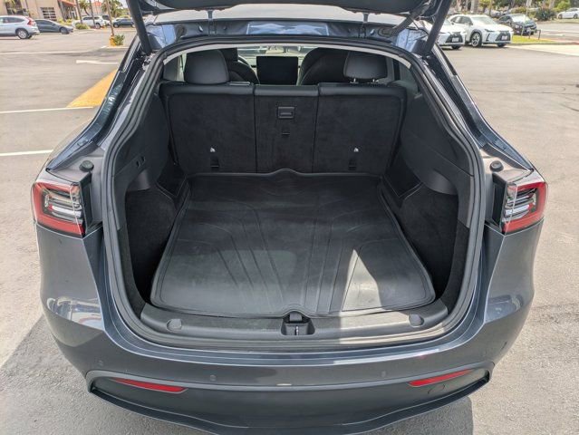Used 2021 Tesla Model Y Long Range image 30
