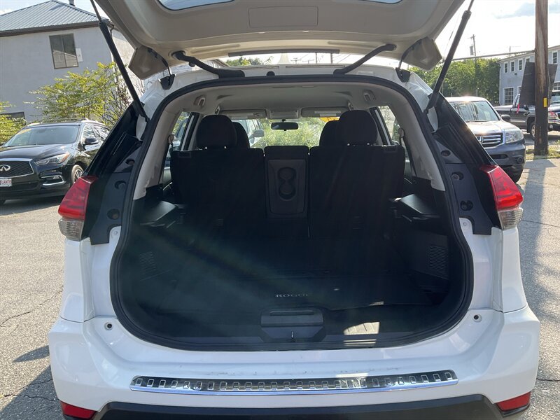 Used 2017 Nissan Rogue S AWD/4WD image 11