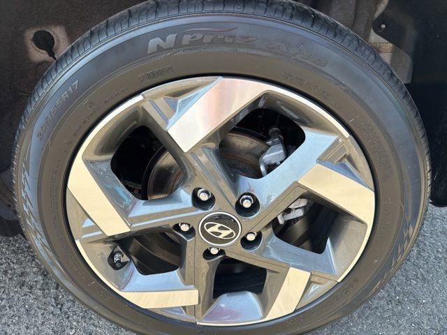 Used 2023 Hyundai Venue Limited image 8