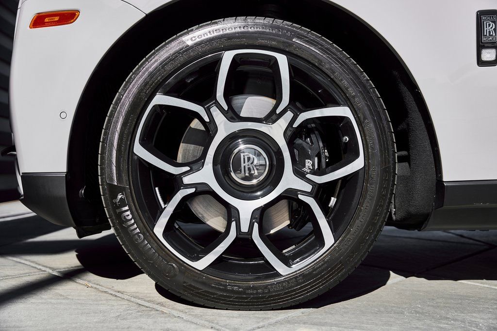 Used 2024 Rolls-Royce Cullinan Black Badge image 3