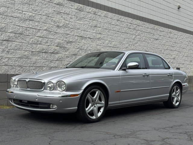 Used 2005 Jaguar XJ Vanden Plas Super V8 RWD image 1